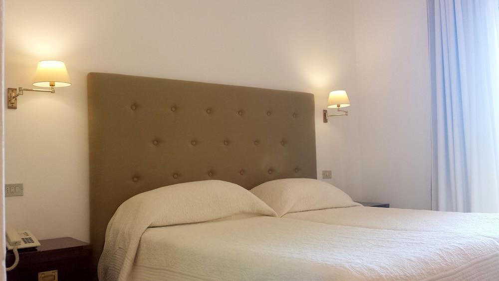 Hotel Le Ginestre Πόρτο Τσέρβο Εξωτερικό φωτογραφία